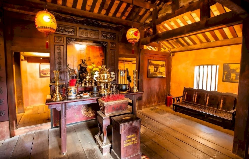The worship space dedicated to Bac De Tran Vu